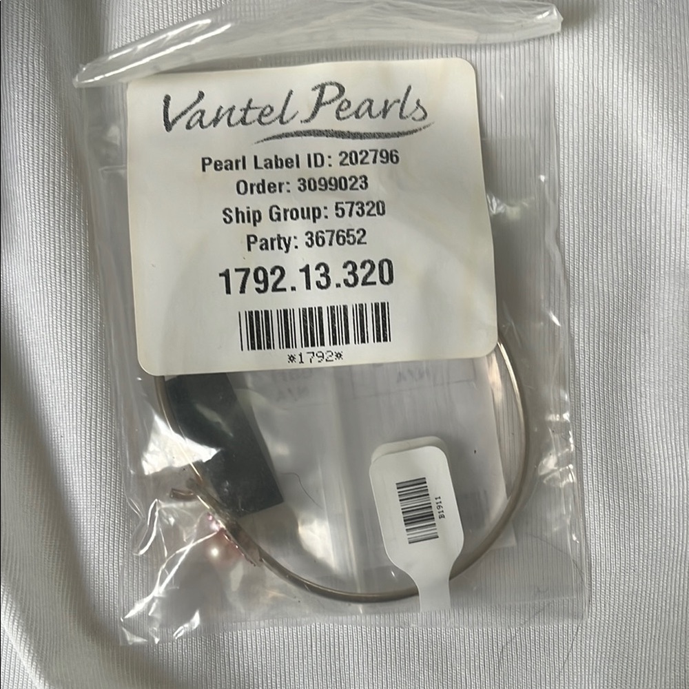 Vantel Pearls Chic Silver Bangle